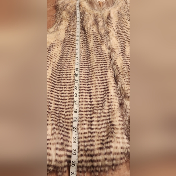 NWT- World Market Faux Fur Vest in Cream and Brown - Picture 4 of 7